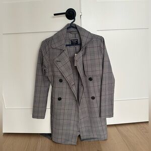 New with tags Abercrombie gray plaid trench coat in size XS